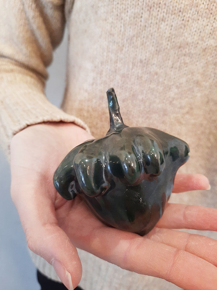 Prydgresskar (mørkegrønt) av Astrid Grue - Galleri EKG AS